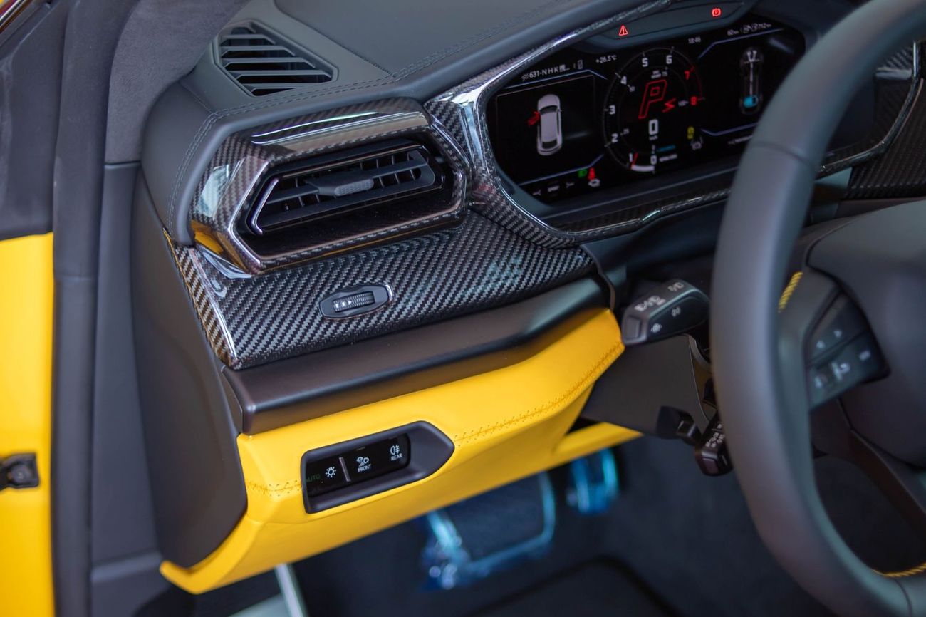 Lamborghini Urus S 4.0T V8 Lamborghini Urus SE | 2025 | 0 km | Carbon Fiber