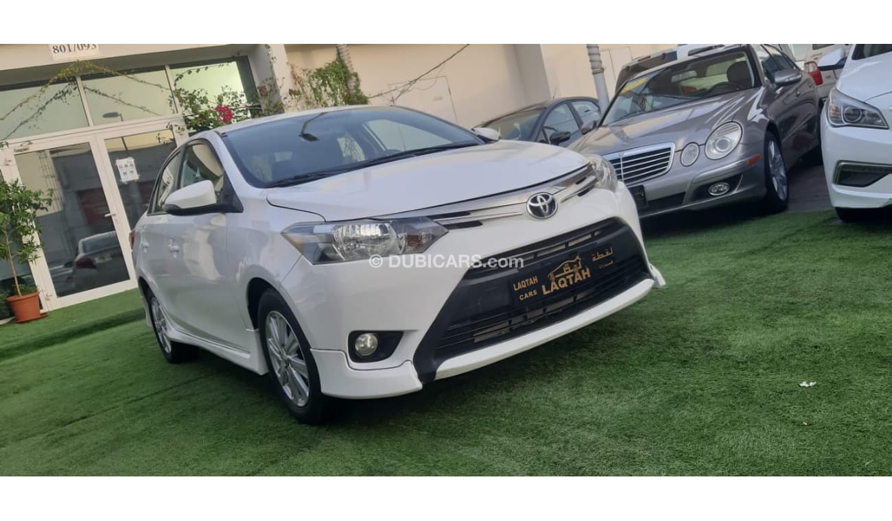 تويوتا يارس خليجى - جناح خلفى-  مثبت سرعة - كاميرا خلفية - رنجات - بحالة ممتازة لاتحتاج لاى مصاريف