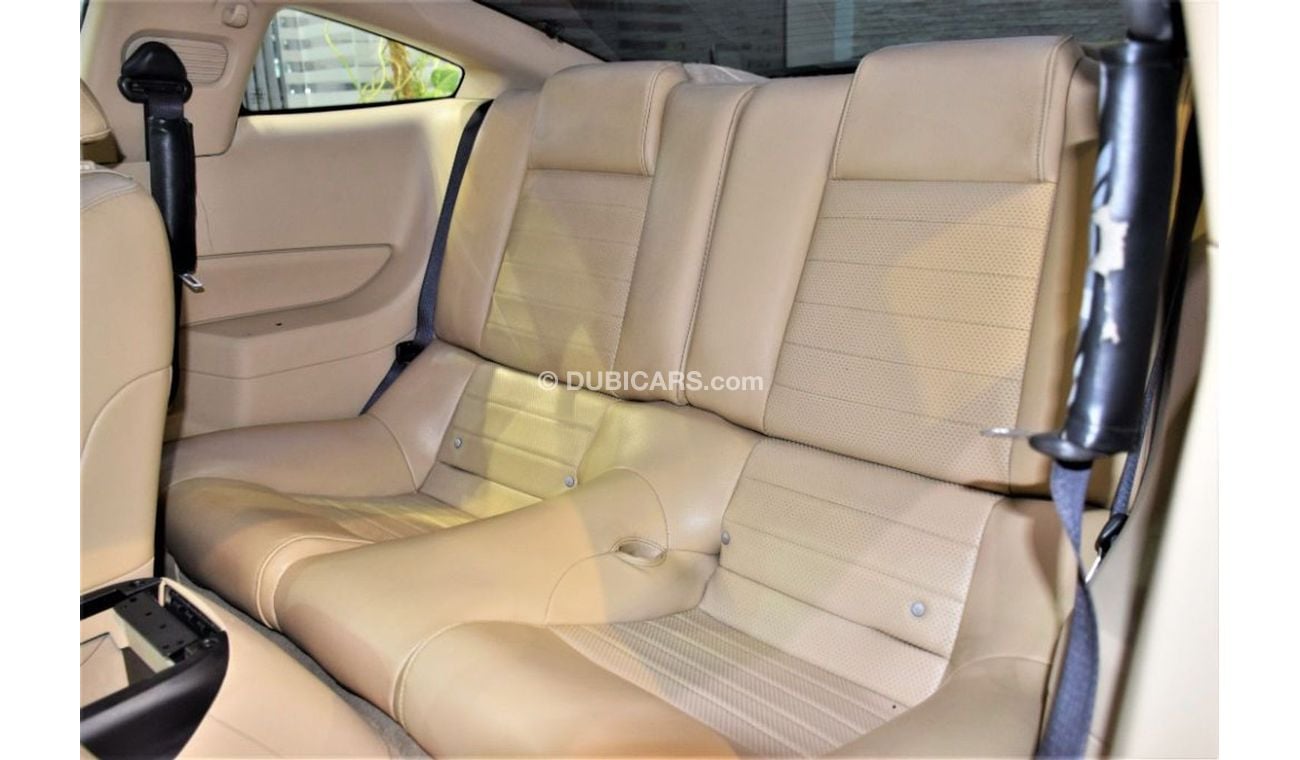 فورد موستانج ONLY 129000 KM! FORD MUSTANG GT 2005 Model in Black with Yellow Stripes Color! GCC Specs