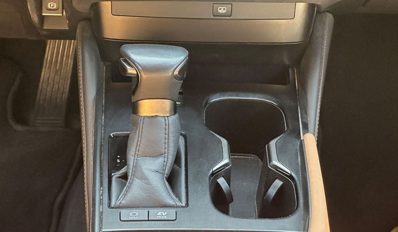 Lexus ES300h Hybrid 2023 GCC Low Mileage Perfect Condition