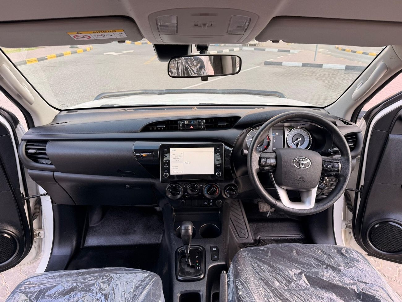 تويوتا هيلوكس SR with Bullbar