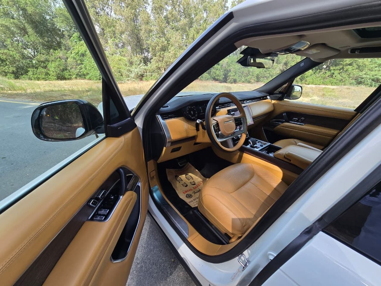 Land Rover Range Rover SE P400 3.0L RANGE ROVER SE 2023 GCC // FULL OPITION // PERFECT CONDITION // LOW MILEAGE