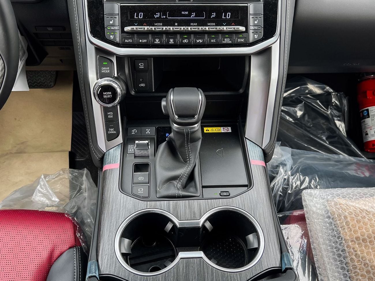 تويوتا لاند كروزر EXPORT ONLY - Toyota LC300 3.5L VXR (GCC Specification)