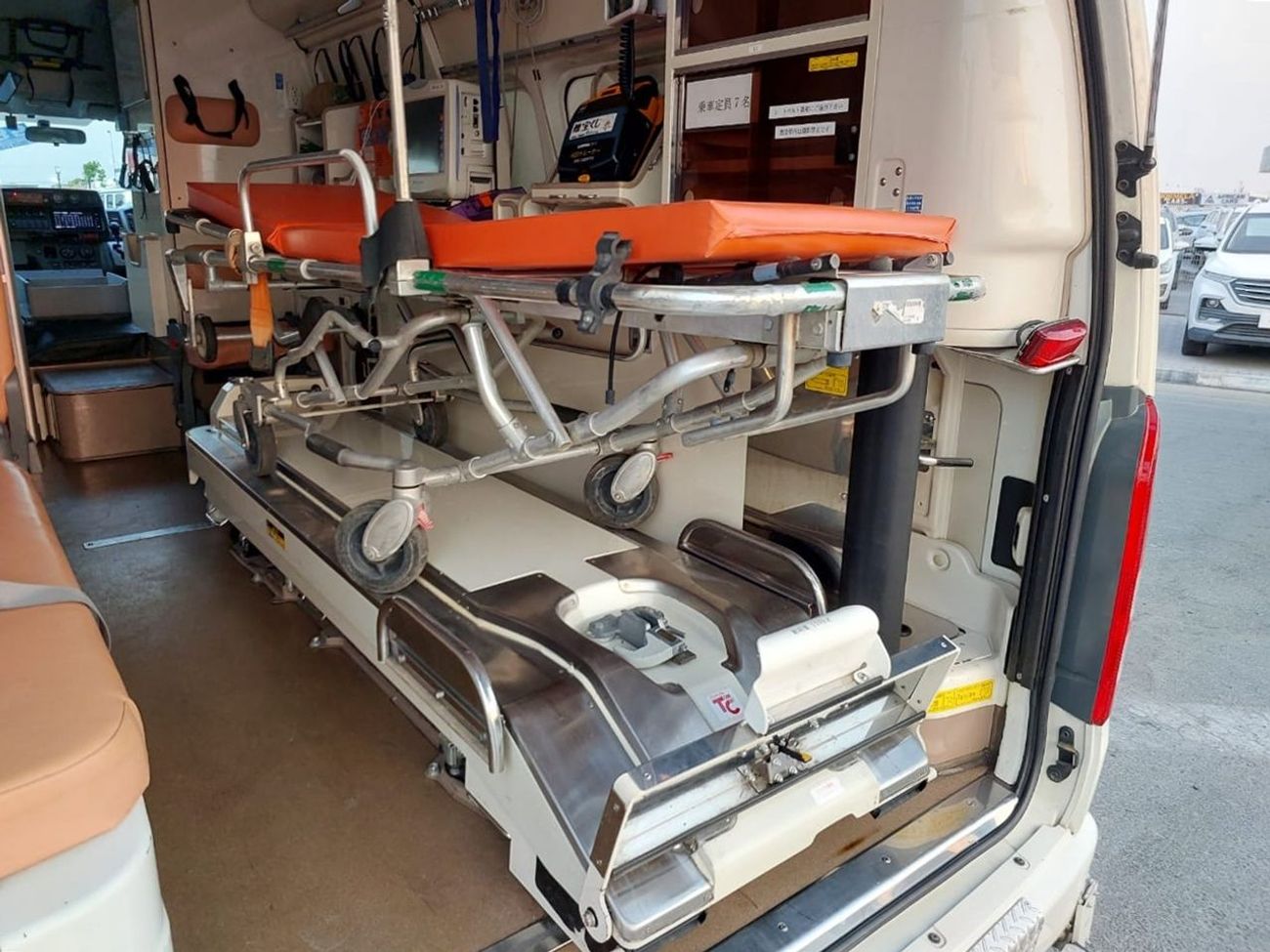 Toyota Hiace TOYOTA HIACE VAN AMBULANCE RHD 2012 MODEL 2.7 L PETROL AUTOMATIC(PM11200)