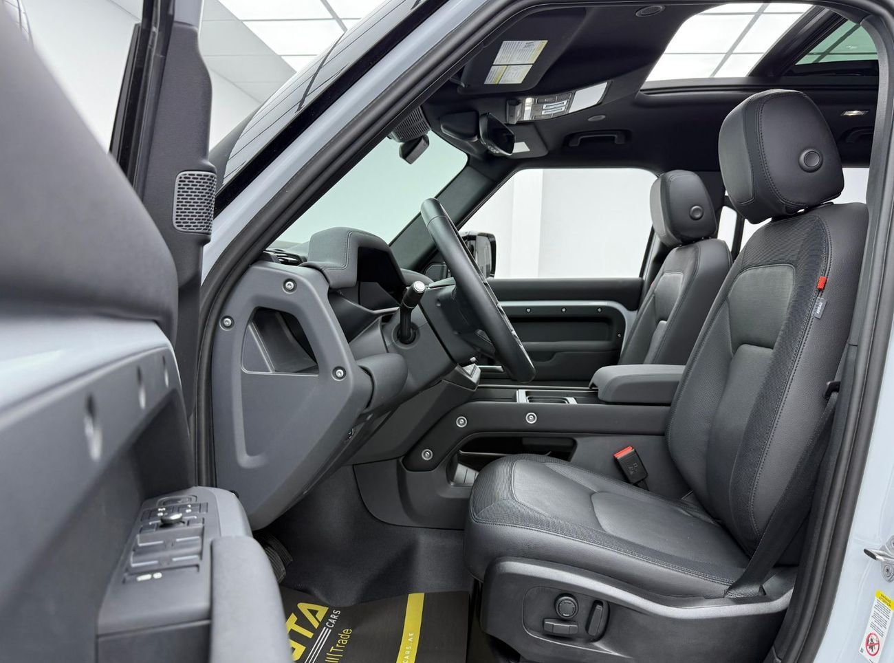 لاند روفر ديفندر P400 110 X-Dynamic SE 3.0L (5 Seater) 2023 Land Rover Defender P400 X-Dynamic SE, Warranty, Full Ser