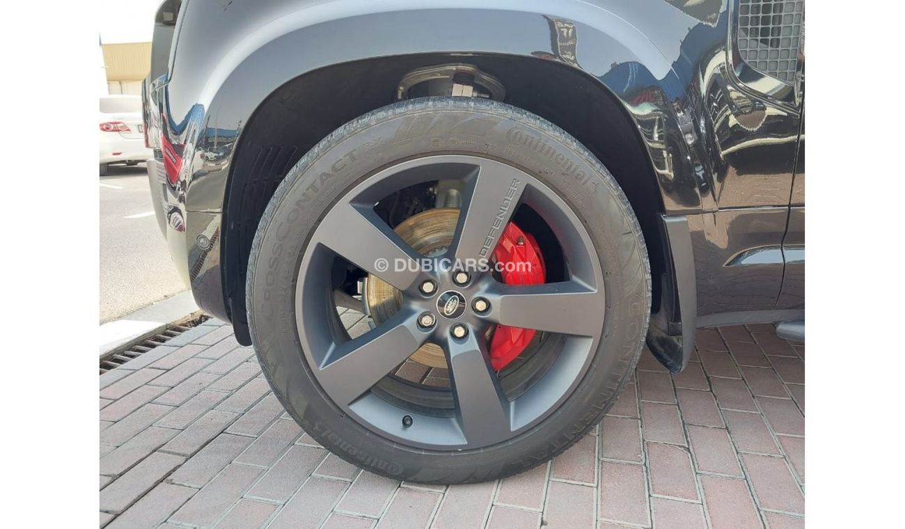 Land Rover Defender 110 HSE P400 Land Rover Defender 2022 V6 Al Tayer warranty: five years or 150,000 with service contr