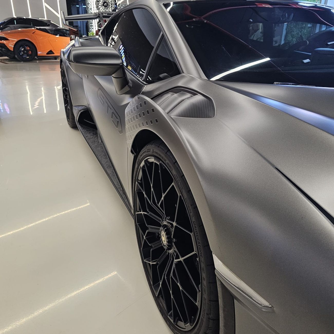 Lamborghini Huracan 2022 Lamborghini Huracán STO / GCC /Forged Carbon Fiber Edition/arranty till 2027Under Agency W