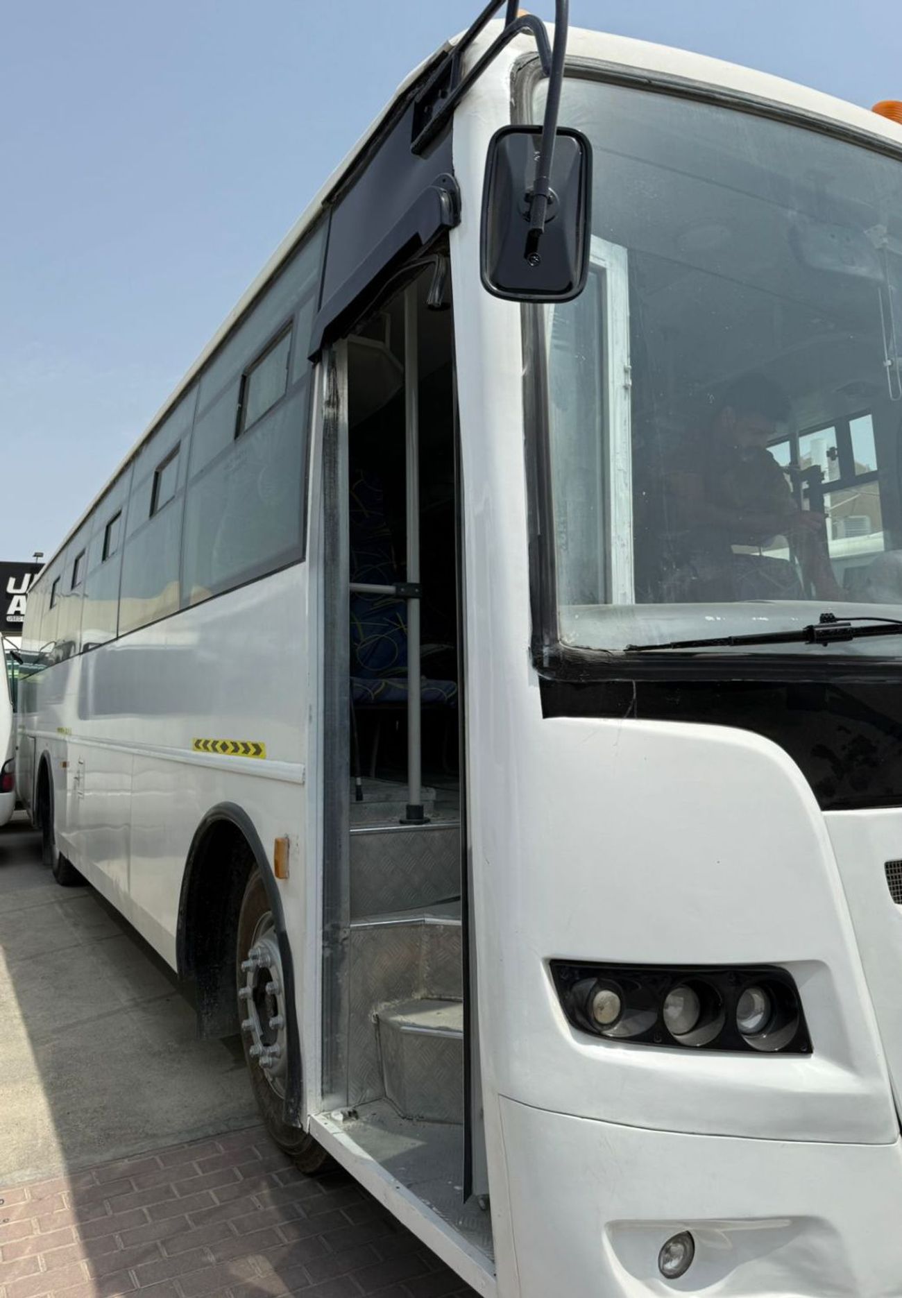 اشوك ليلاند فالكون