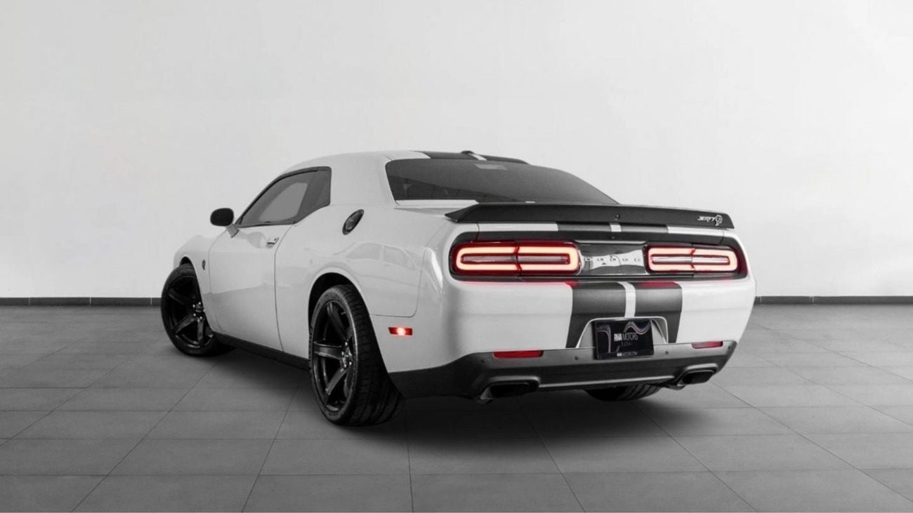 Dodge Challenger SRT Hellcat 2017 Dodge Challenger Hellcat / Manual / V8 717BHP