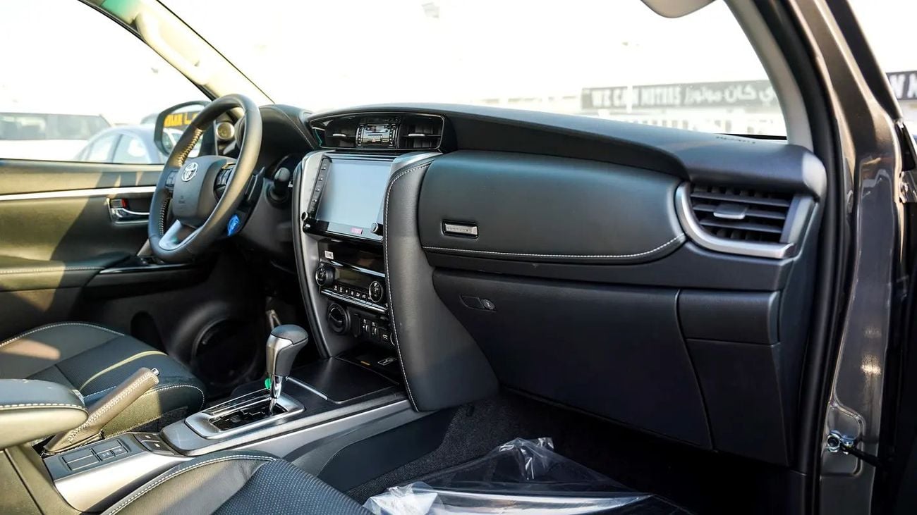 Toyota Fortuner SR5 4.0L V6 GCC Specs