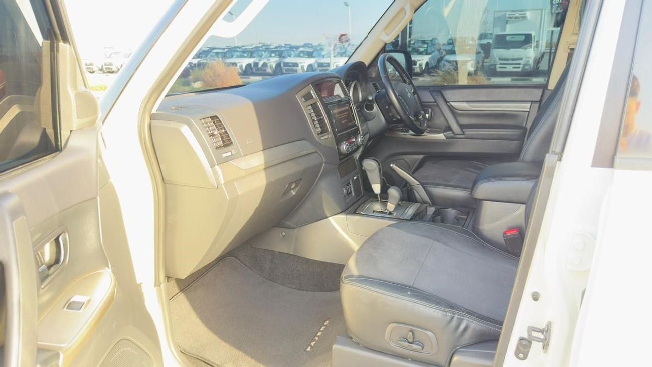 Mitsubishi Pajero SIGNATURE BODY KIT MODIFIED | ELECTRIC HEATED SEATS | BACK CAMERA | PARKING SENSORS | 3.2L DIESEL EN