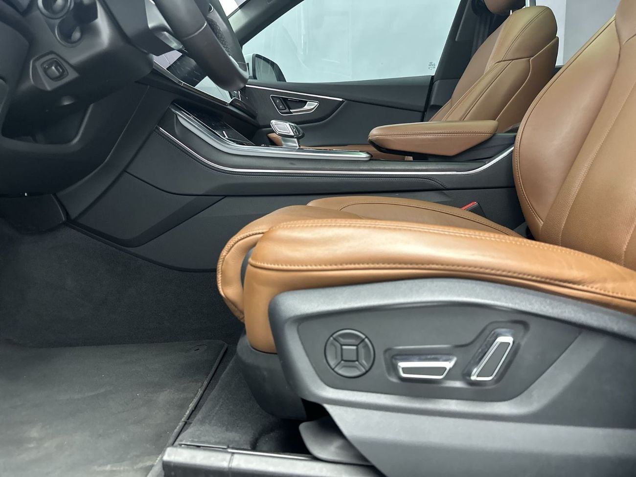 أودي Q8 55 TFSI quattro (340 HP) Luxury (Ref# 07009)