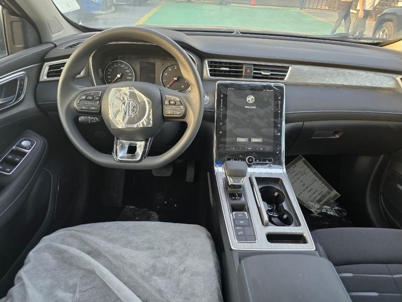 أم جي RX5 1.5L PETROL WITH PANORAMIC 2024 GCC