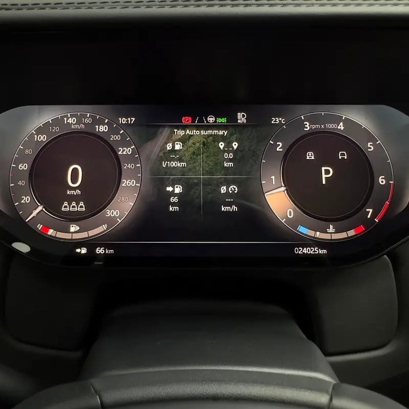 Land Rover Range Rover Vogue First Edition - GCC/ Specs