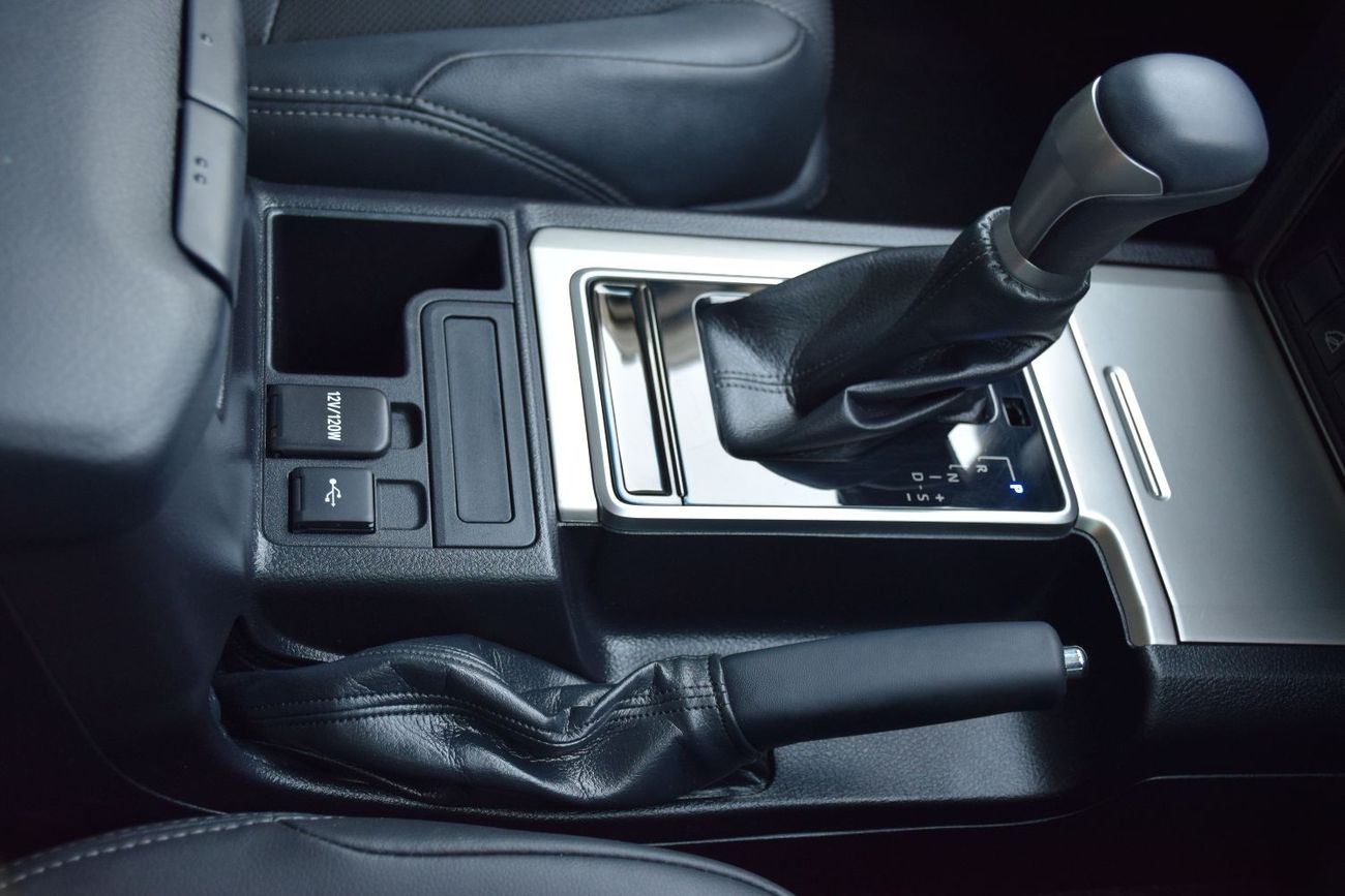 تويوتا برادو Diesel 2.8L 7 Seater. Service History Available