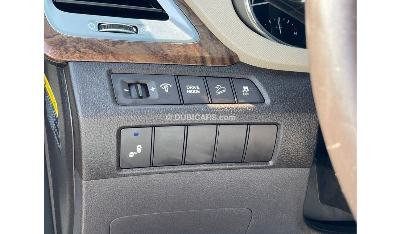 Hyundai Grand Santa Fe 7 setters HYUNDAI SANTA FE 2017 IMPORTED FROM USA VERY CLEAN CAR INSIDE AND OUTSIDE FOR MORE INFORMA