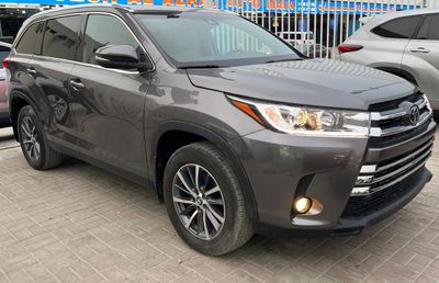 Toyota Highlander 2019 Toyota Highlander XLE 4x4 AWD Full option Sunroof Push Start 7 Leather Seats