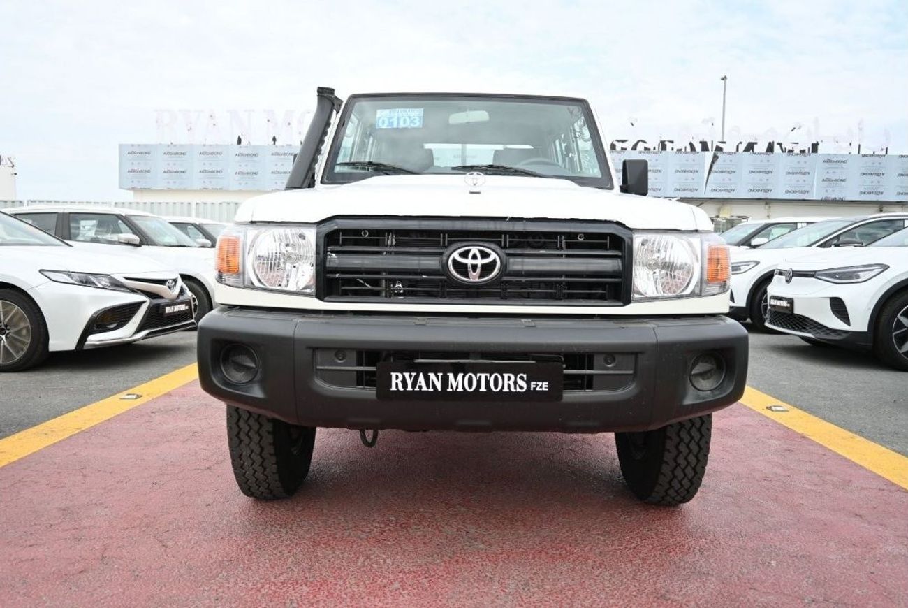 تويوتا لاند كروزر بيك آب تويوتا لاندكروزر 4.2 لتر ديزل، دبل كابين بيك اب 4WD 4 ابواب، لون ابيض، موديل 2022