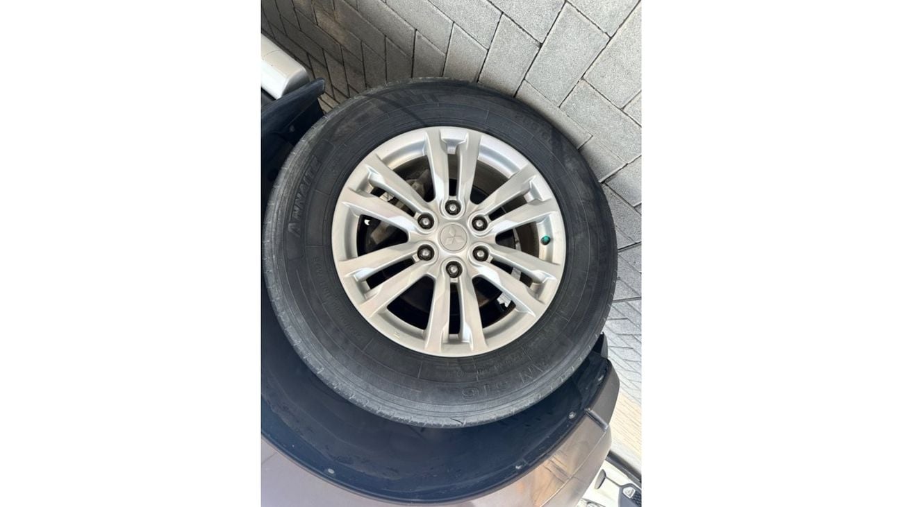 Mitsubishi Pajero GLS Highline خليجي خاليه من الحوادث