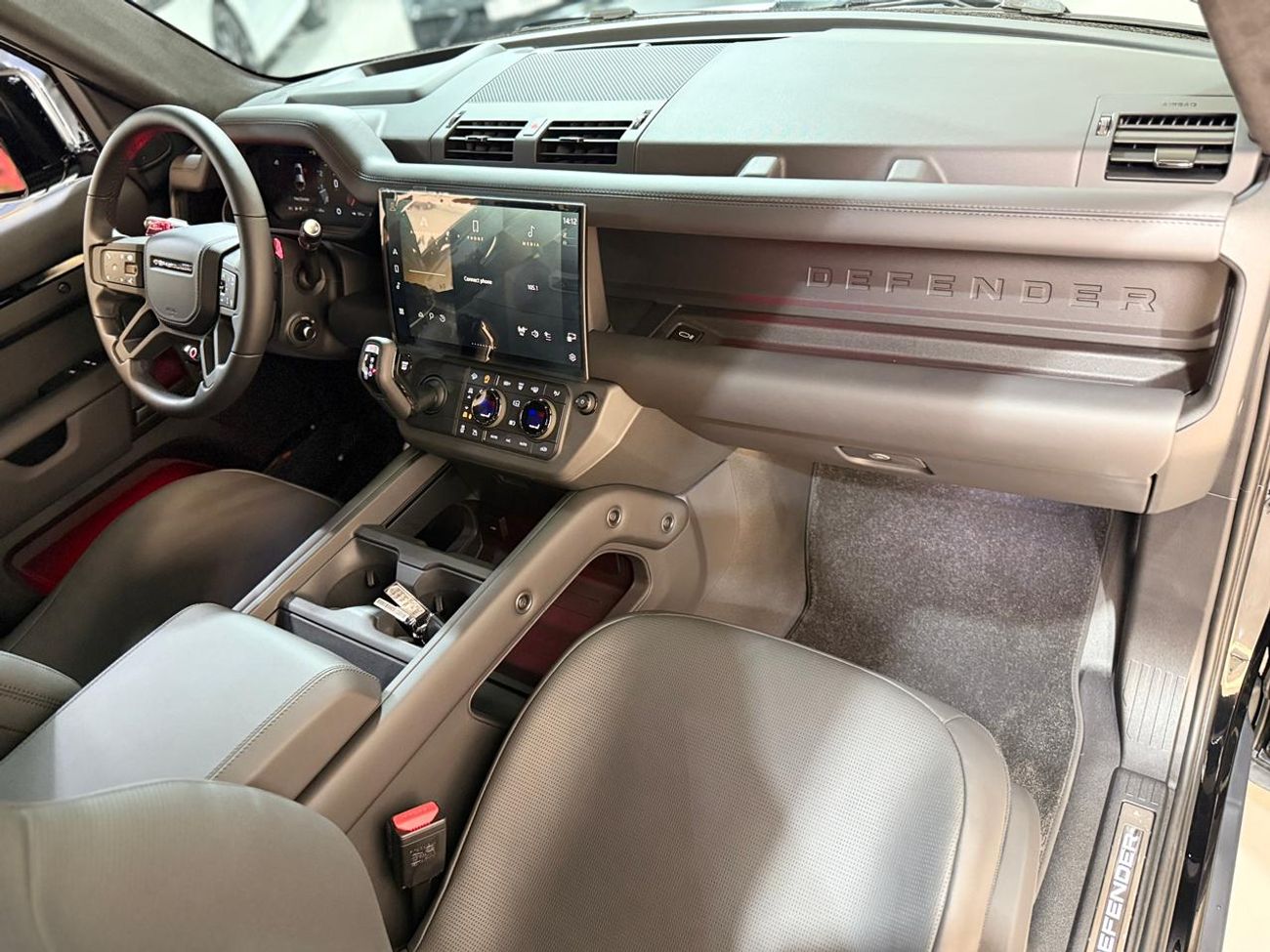 لاند روفر ديفندر 110 P635 OCTA V8 2026