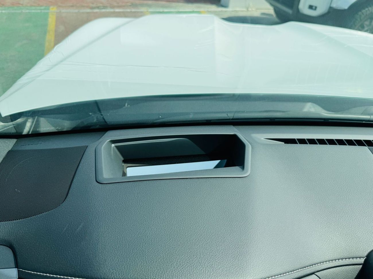 لكزس LX 600 LX600 SIGNATURE 3.5L PTR GCC A/T F/O WHITE 2025