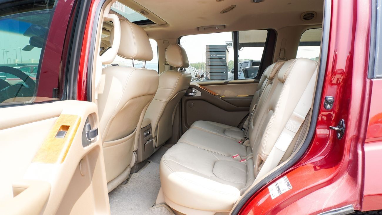 Nissan Pathfinder LE