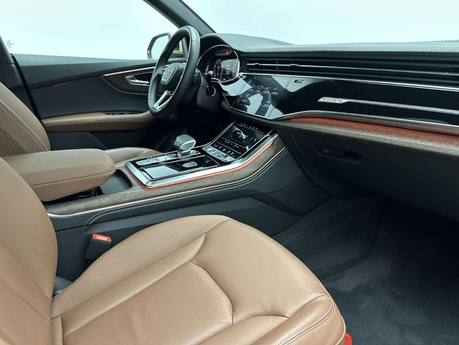 Audi Q7 s Choosing this 3.0-liter V6 variant over the smaller four-cylinder entry, миниатюра 25