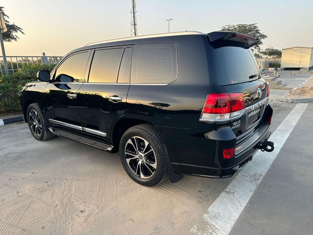 تويوتا لاند كروزر VXR GRAND TOURING V8 5.7L / GCC / VERY GOOD CONDITION / NO ACCIDENT