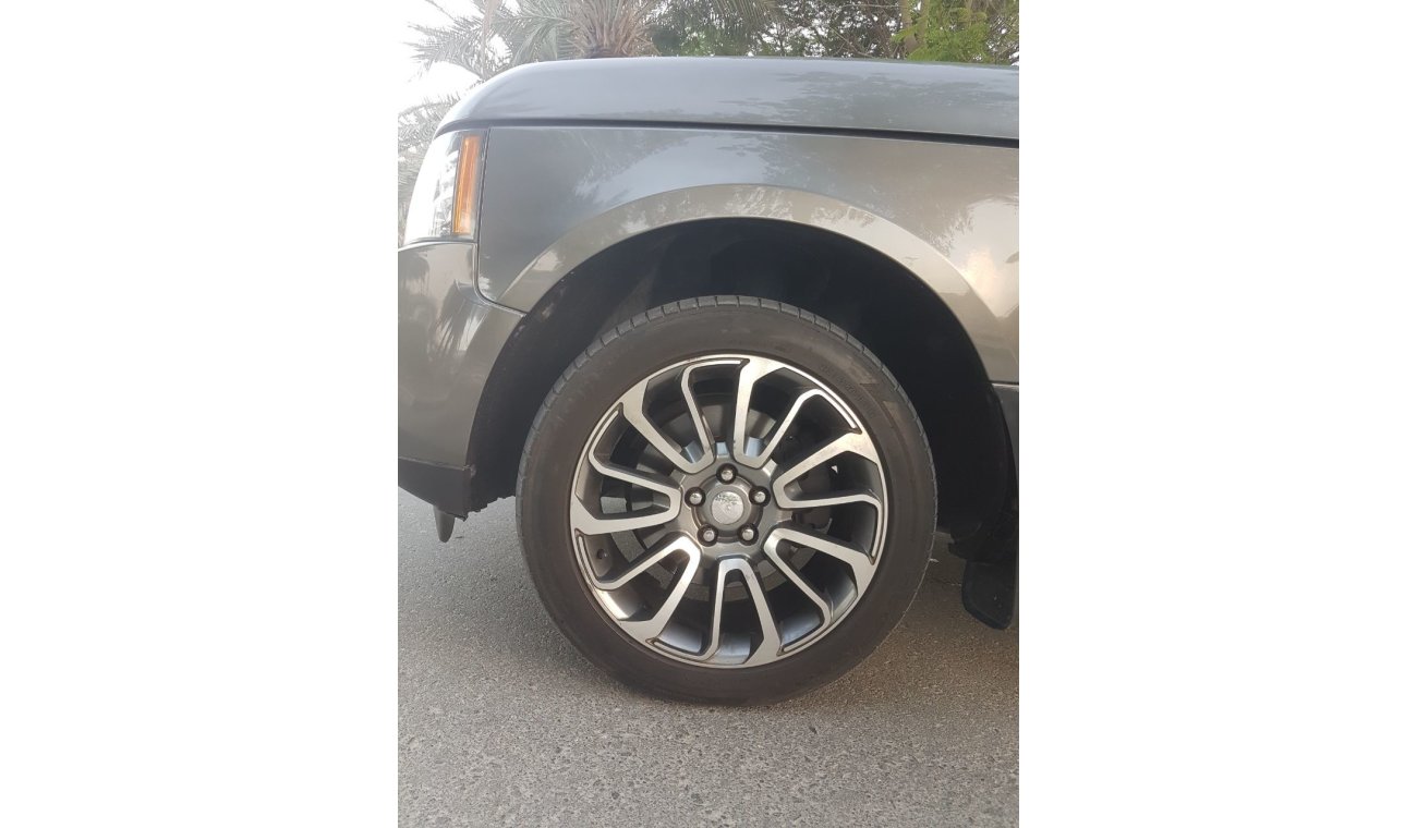 Land Rover Range Rover Vogue HSE GCC SPECS