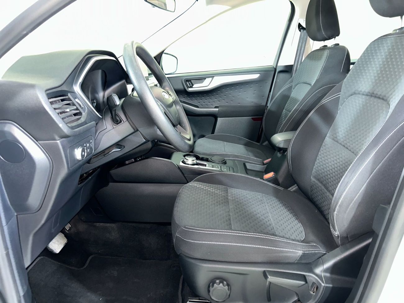 Ford Escape 1.5T Ambiente E1021 ESCAPE AMBIENTE FWD 1.5L AT CLTH