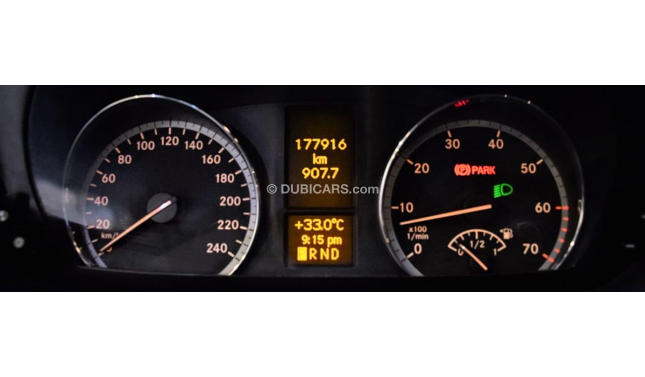 Mercedes-Benz Viano Luxury Family Van!  Trend 2009 Model!! in Silver Color! GCC Specs