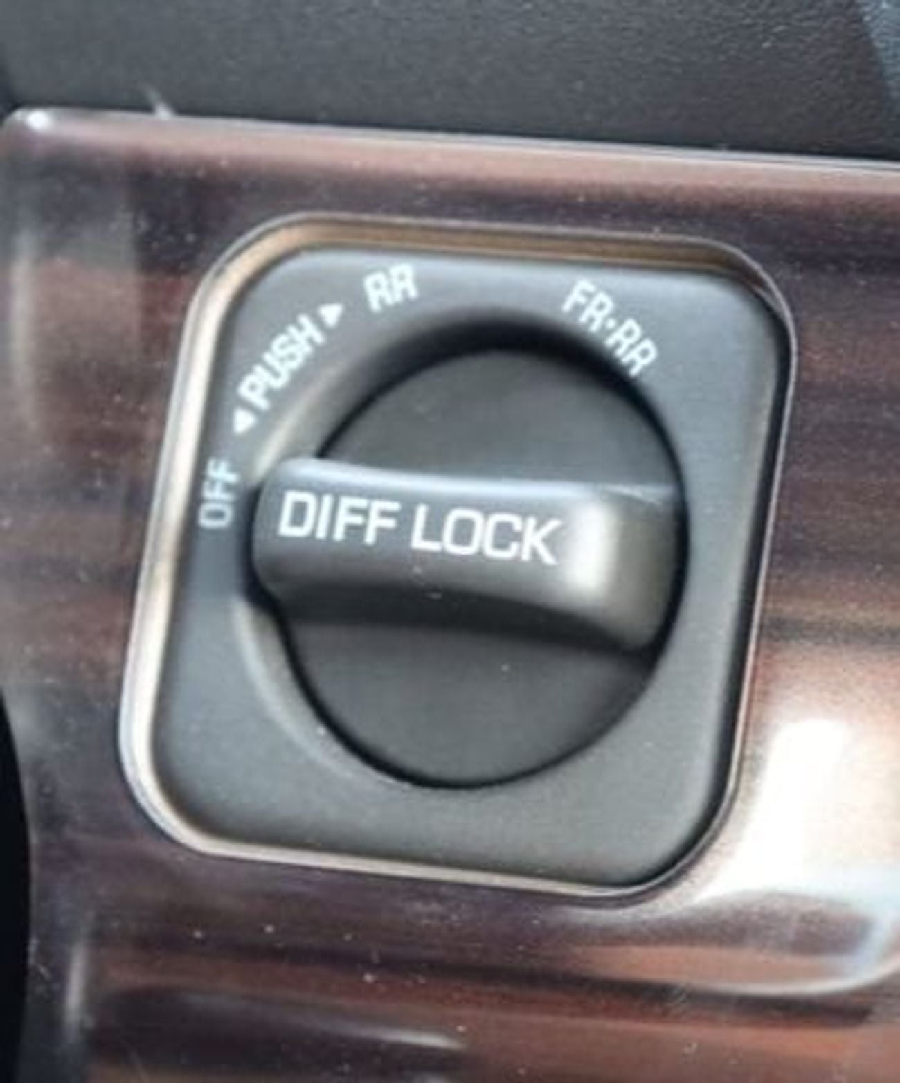 تويوتا لاند كروزر 70 Toyota Land Cruiser LC76 2.8 AT 2026