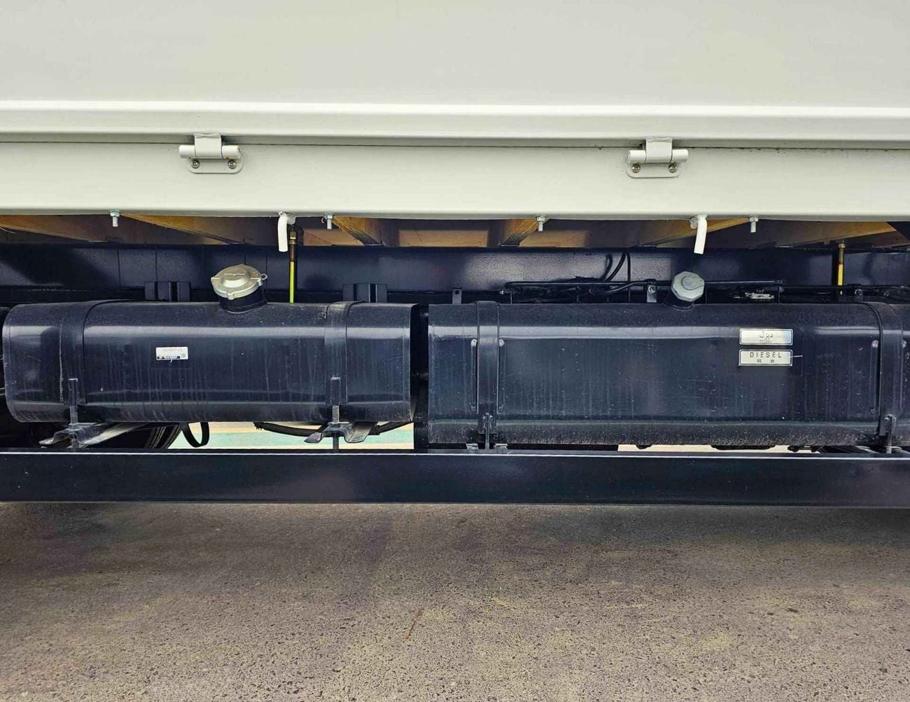 ميتسوبيشي فوسو كانتير CARGO Z87 WITH ABS / 170L 2 TANKS / 4.2T DIESEL V6 M/T (CODE # CMCAR)