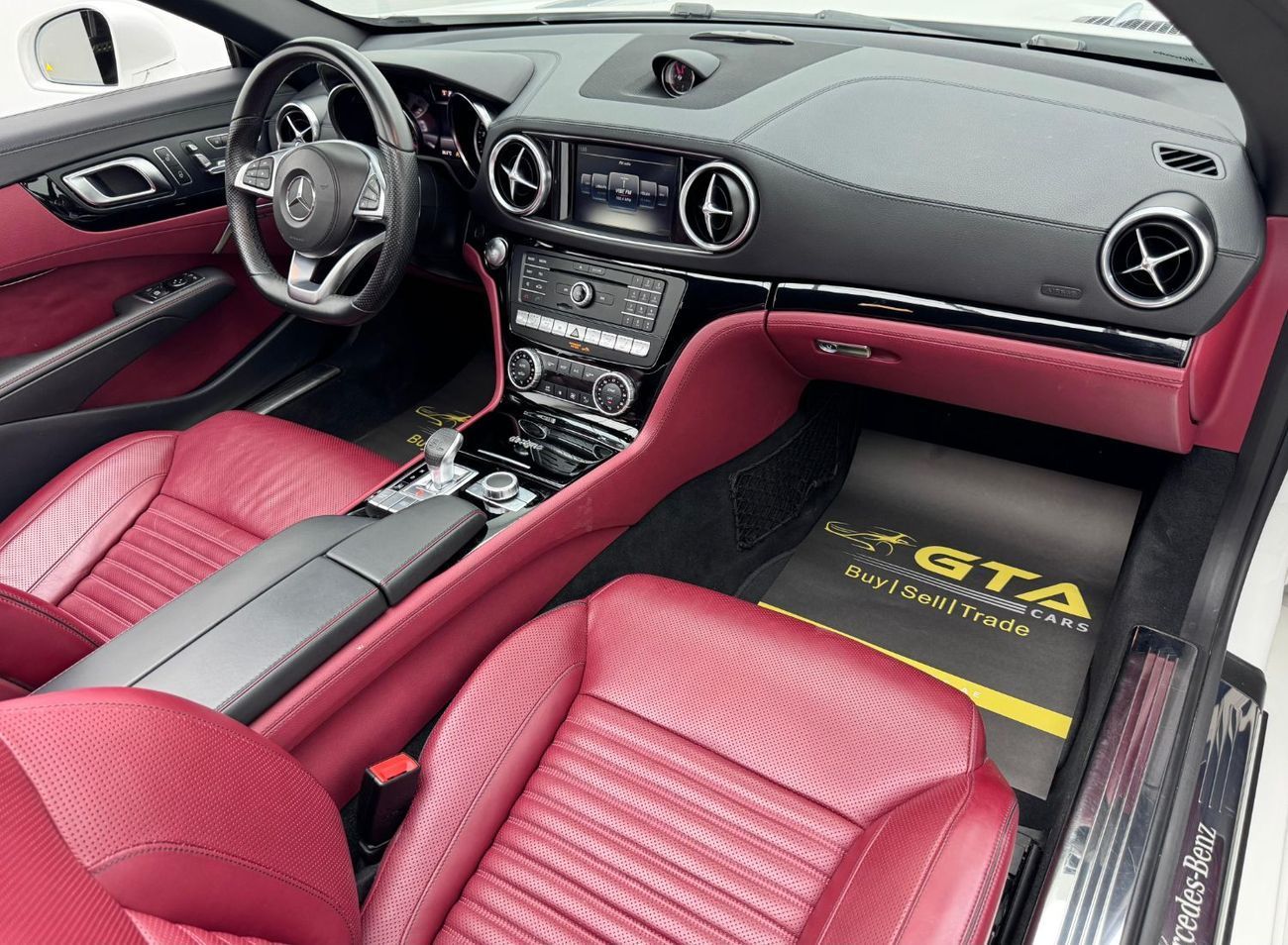 Mercedes-Benz SL 400 Std 3.0L 2018 Mercedes-Benz SL 400 AMG, Service History, Warranty, Excellent Condition, Low Km, GCC