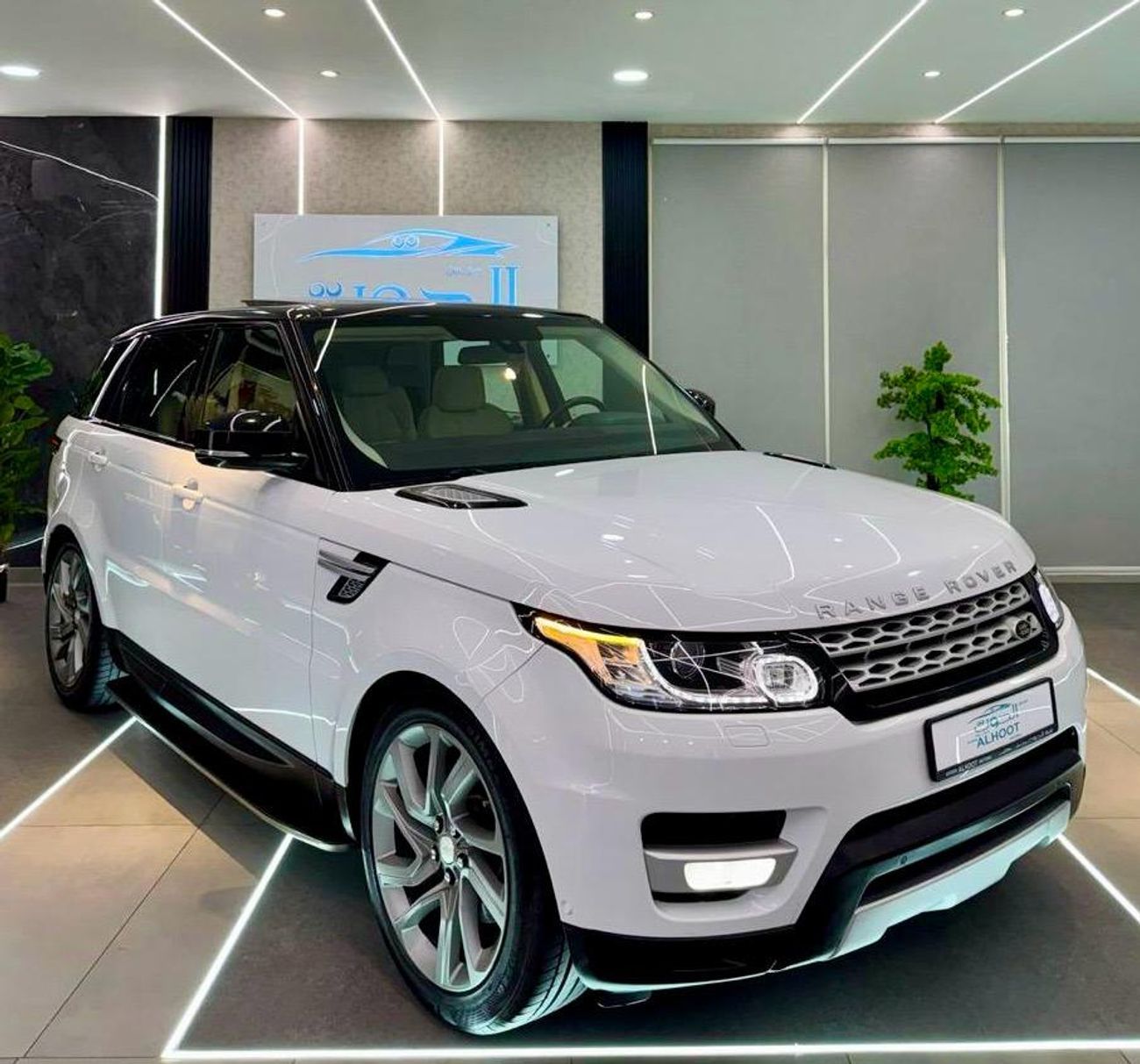 لاند روفر رينج روفر سبورت Supercharged 5.0L SUPERCHARGED RANGE ROVER SPORT V8 || GCC SPECS || FULL OPTIONS || FREE ACCIDENTS