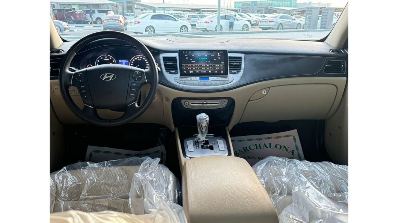 هيونداي جينيسس بحالة ممتازة من الداخل و الخارج