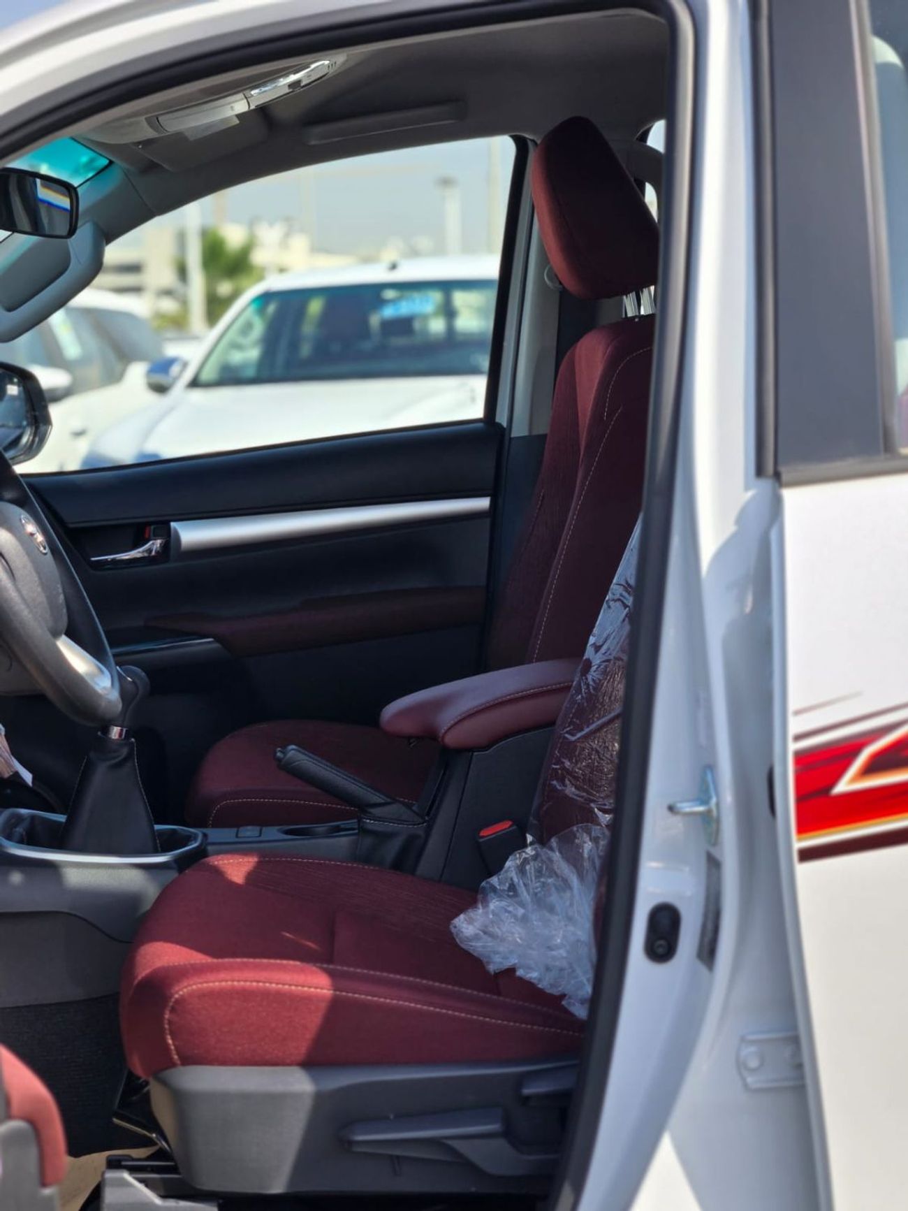 Toyota Hilux 2.7L PETROL GLXS SRS M/T DOUBLE CABIN FULL OPTION PICKUP