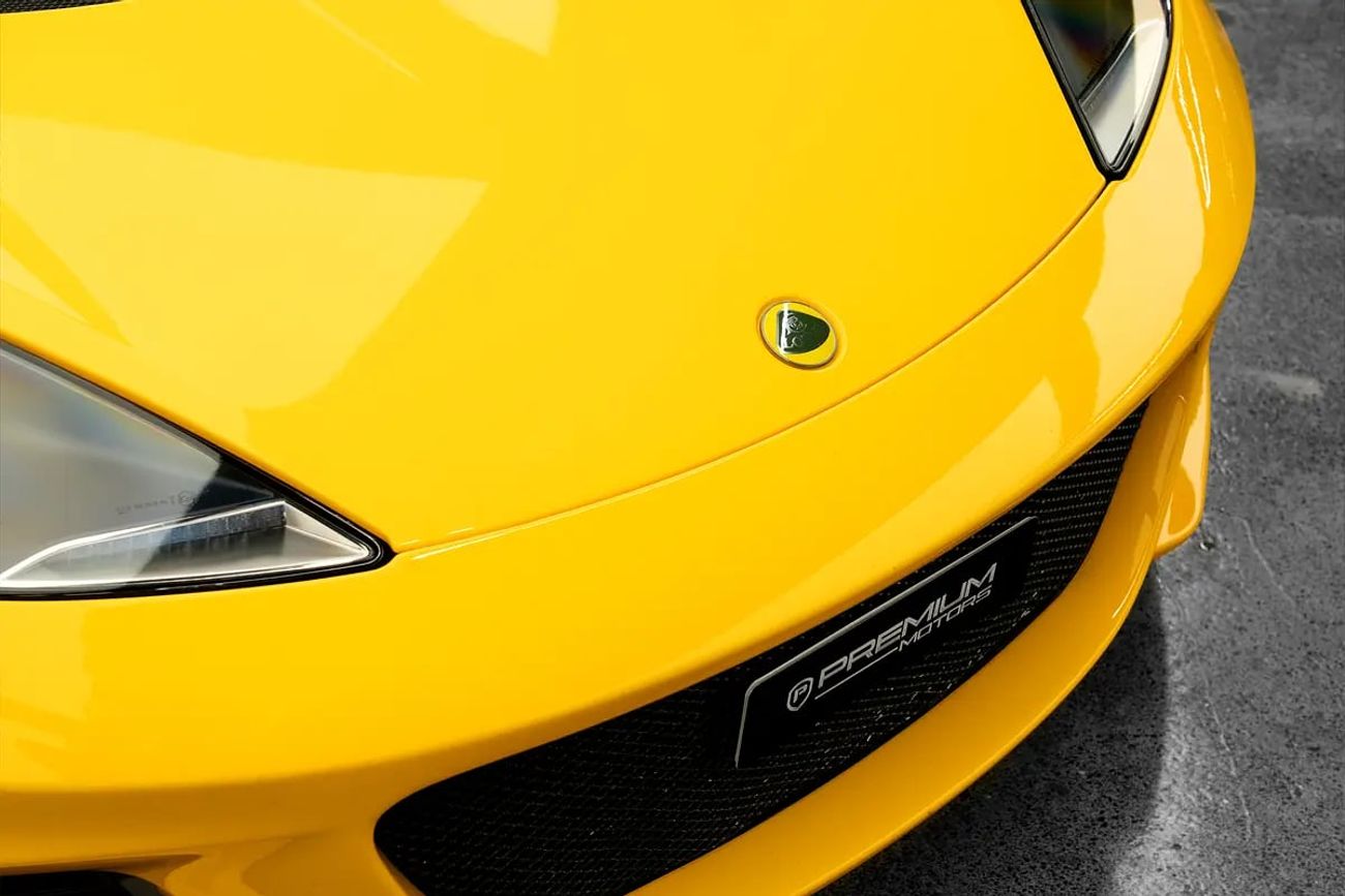 لوتس إيفورا