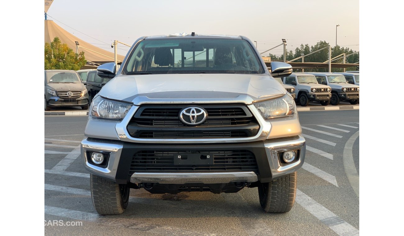 Toyota Hilux 2.4 A/T MODEL 2022 GCC ( WIRELESS CHARGER / MOLDENING )