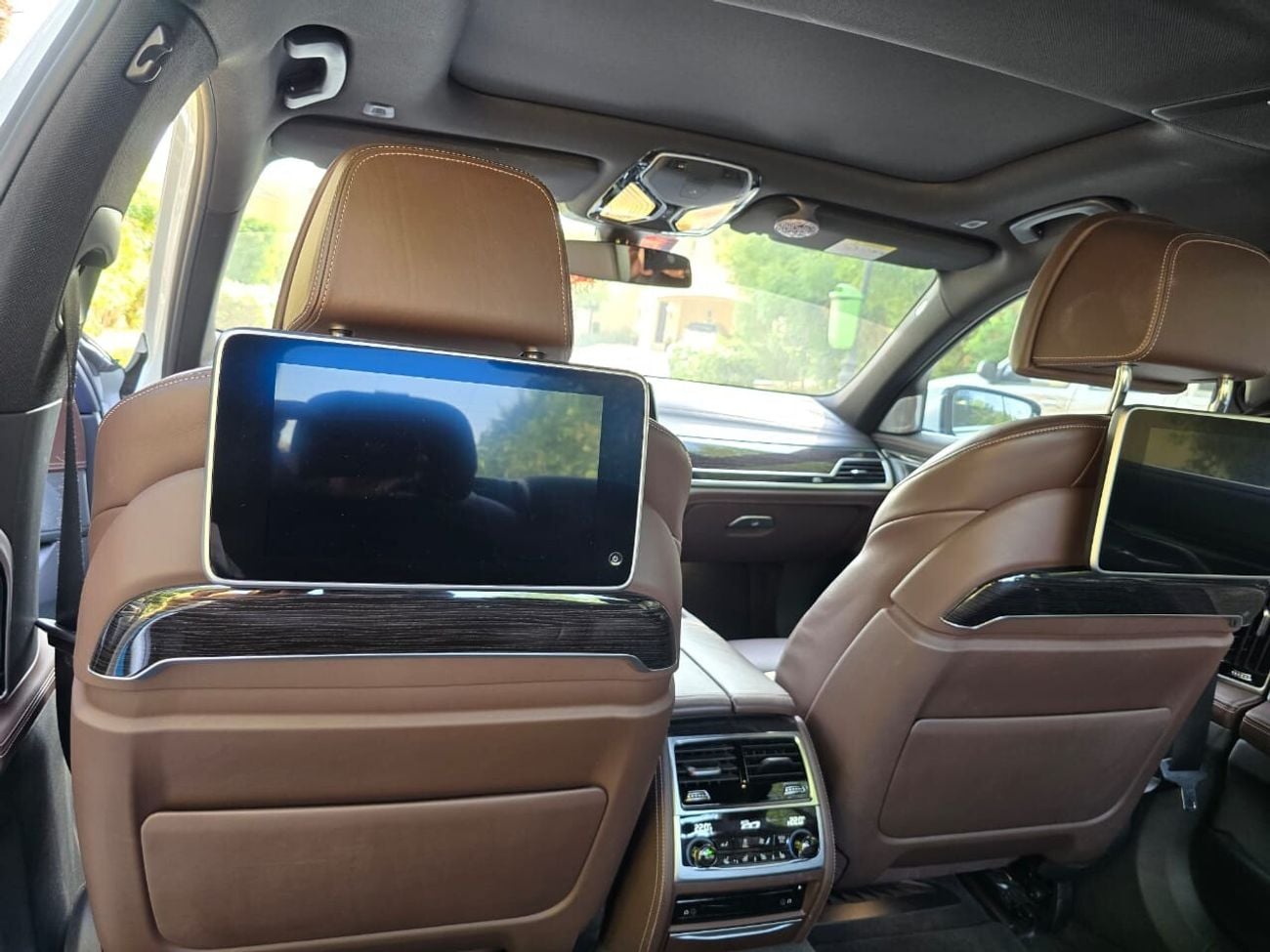 بي أم دبليو 750Li M Sport 4.4L (443 HP)
