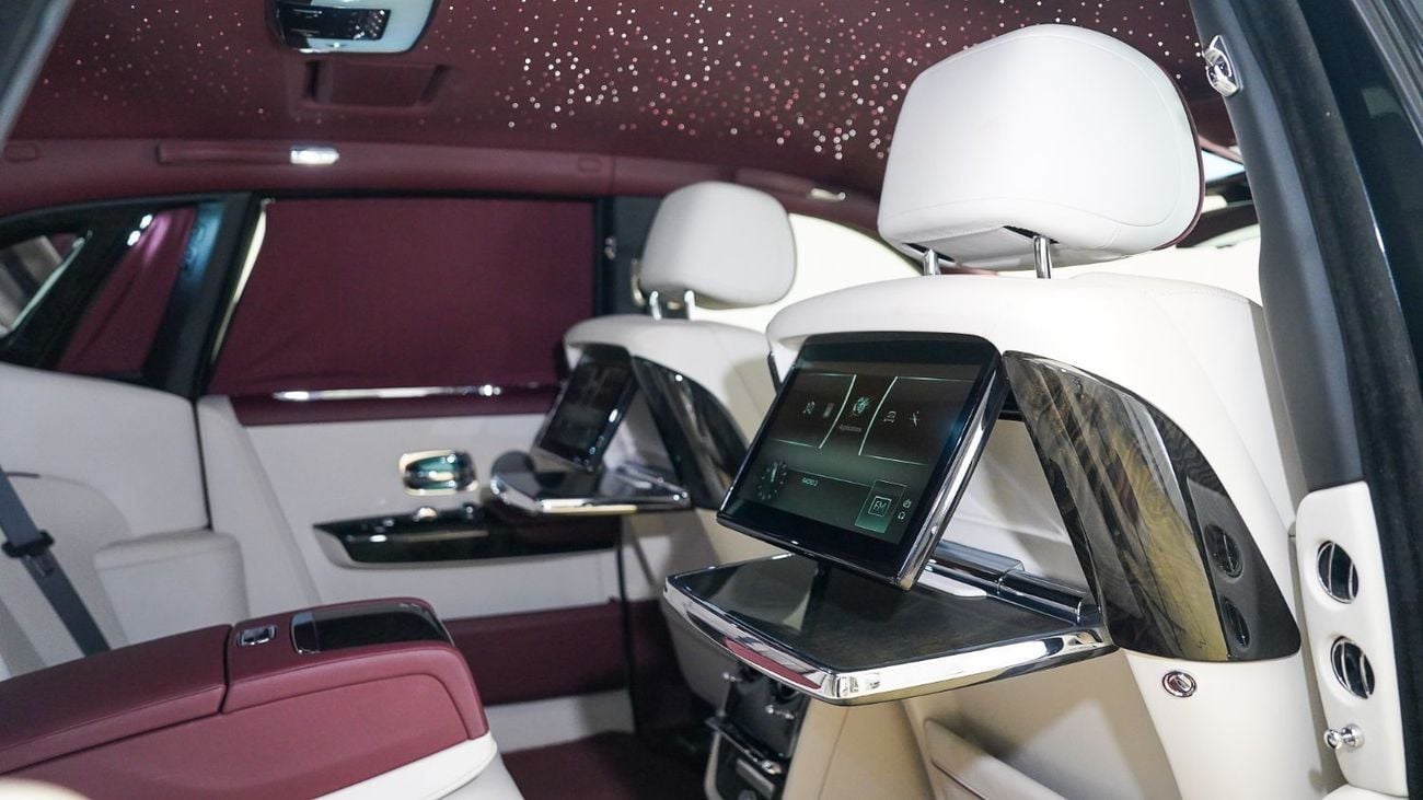 Rolls-Royce Phantom Silver Badge | AED 26,565 PM | Warranty - Service 2027 | GCC