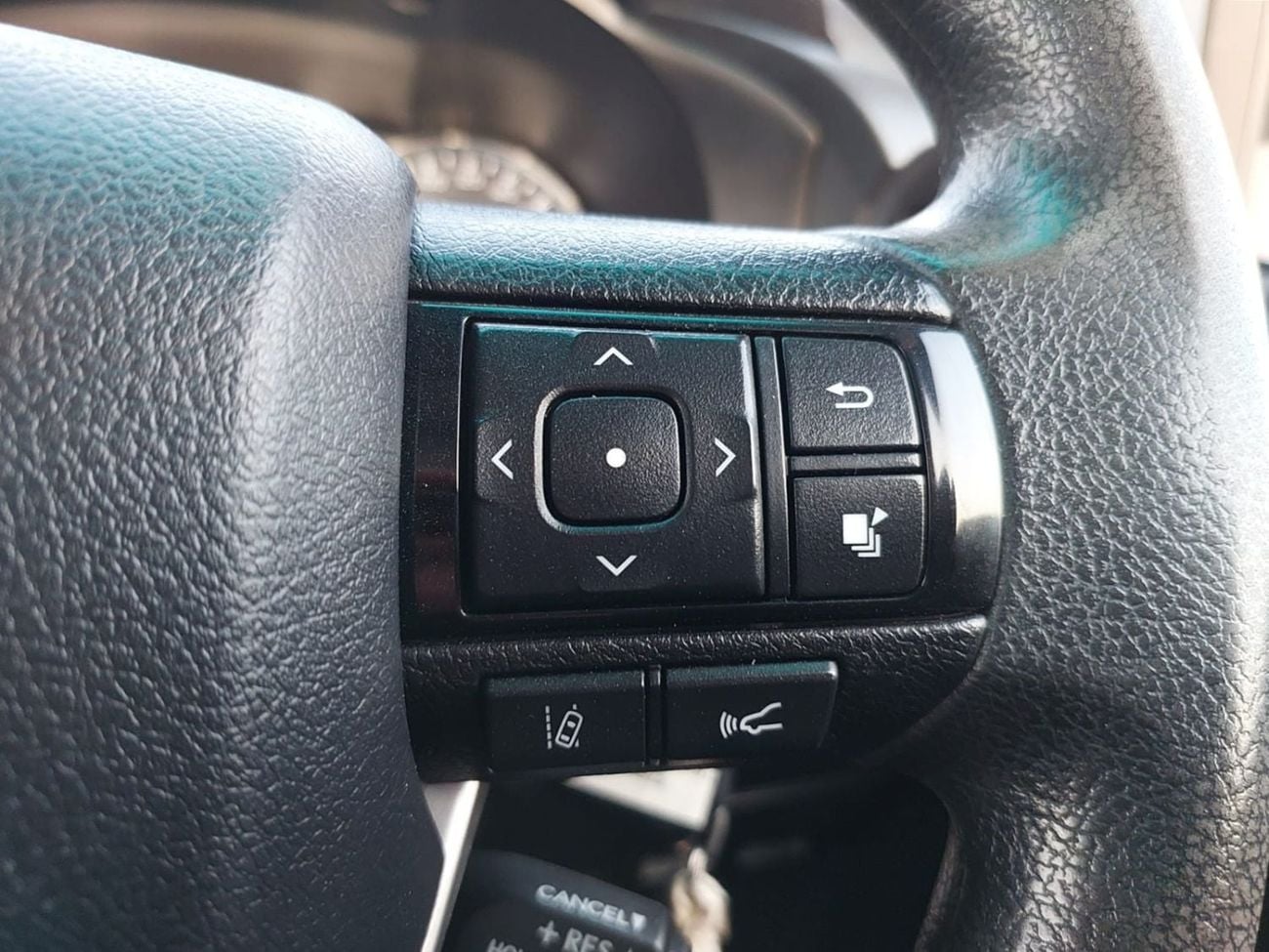 Toyota Hilux 2022 TOYOTA HILUX SMART CAB RHD DIESEL AUTOMATIC 2.4L 2GD ENGINE (PM40191)