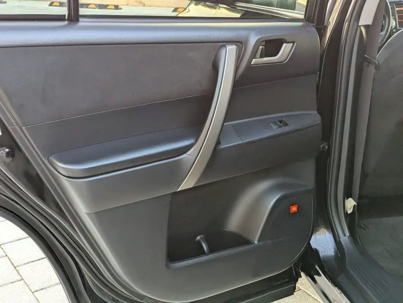 تويوتا هايلاندر V6 | 3.5L V6 | Spacious &amp; Reliable Family SUV