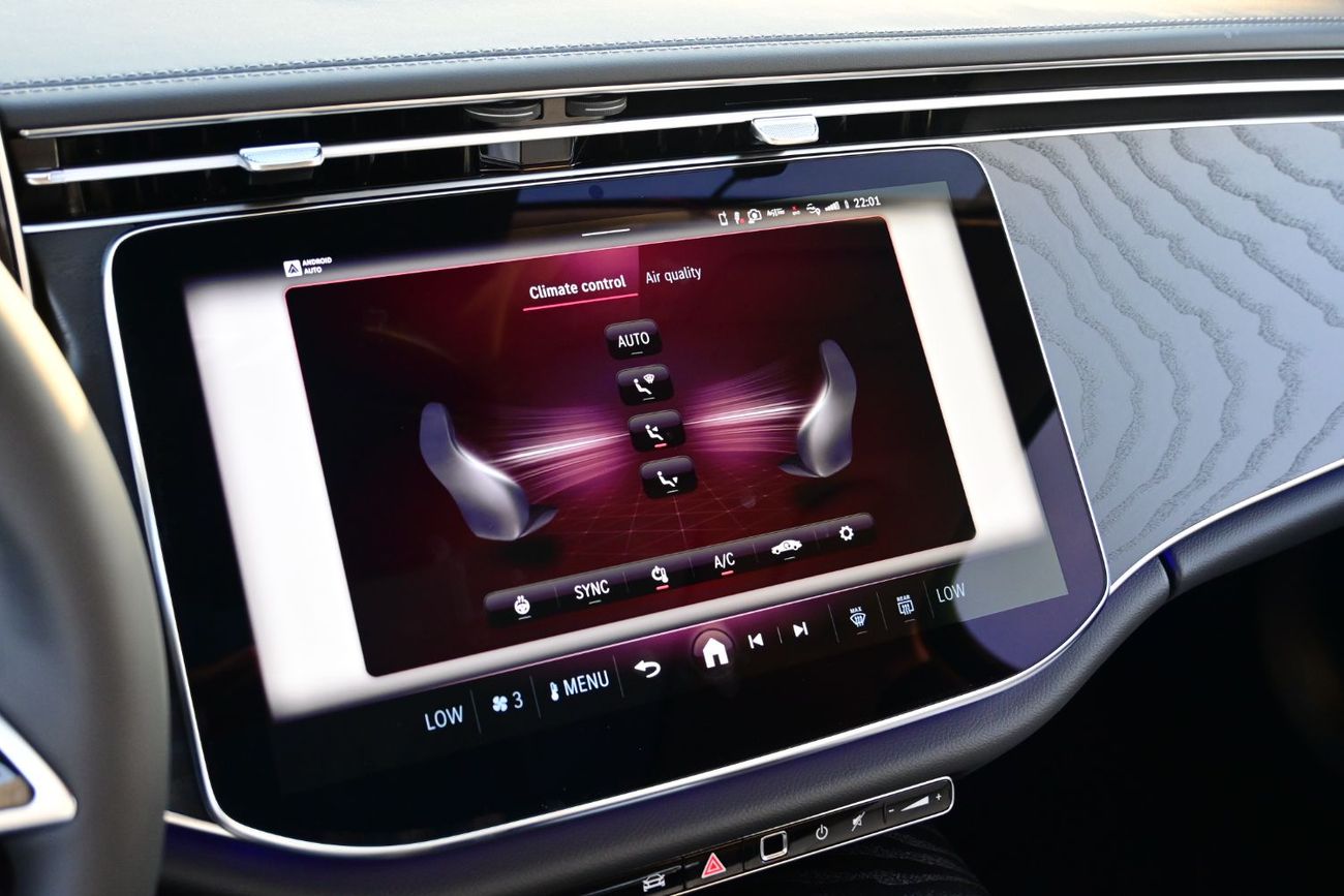 Mercedes-Benz E200 Mercedes-Benz E200 2.0L Turbo + Mild Hybrid Color Black Model 2025