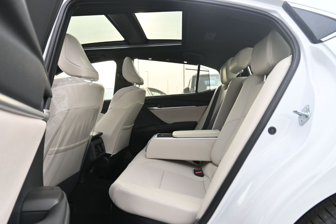 Toyota Camry Toyota Camry Limited 2.5L Hybrid, Model 2025, Color White