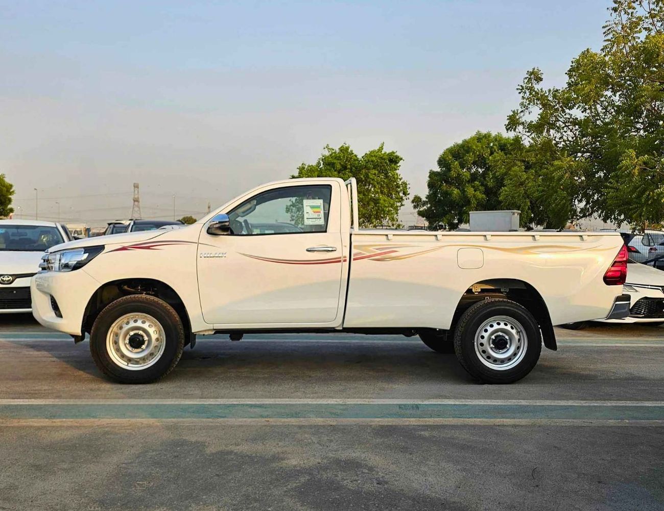 تويوتا هيلوكس SINGLE CABIN/LONG BODY WITH 5 HOOKS/CHROME HANDLE & REAR CHROME BUMPER/2.7L PETROL M/T (CODE#HPMSC1)