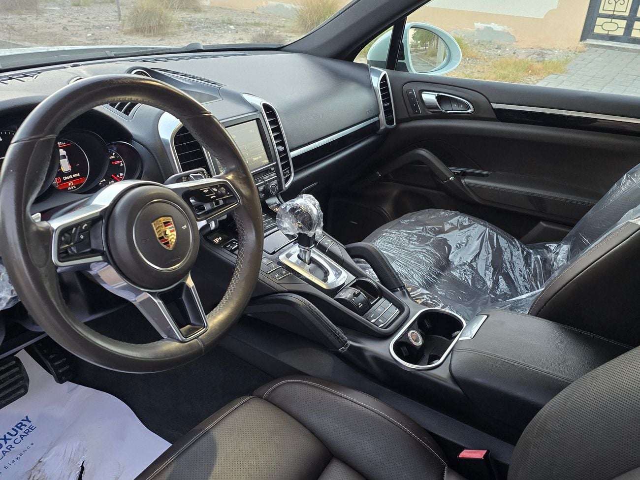 مرسيدس بنز GLB 250 For sale porsche cayenne 2016 full option v6