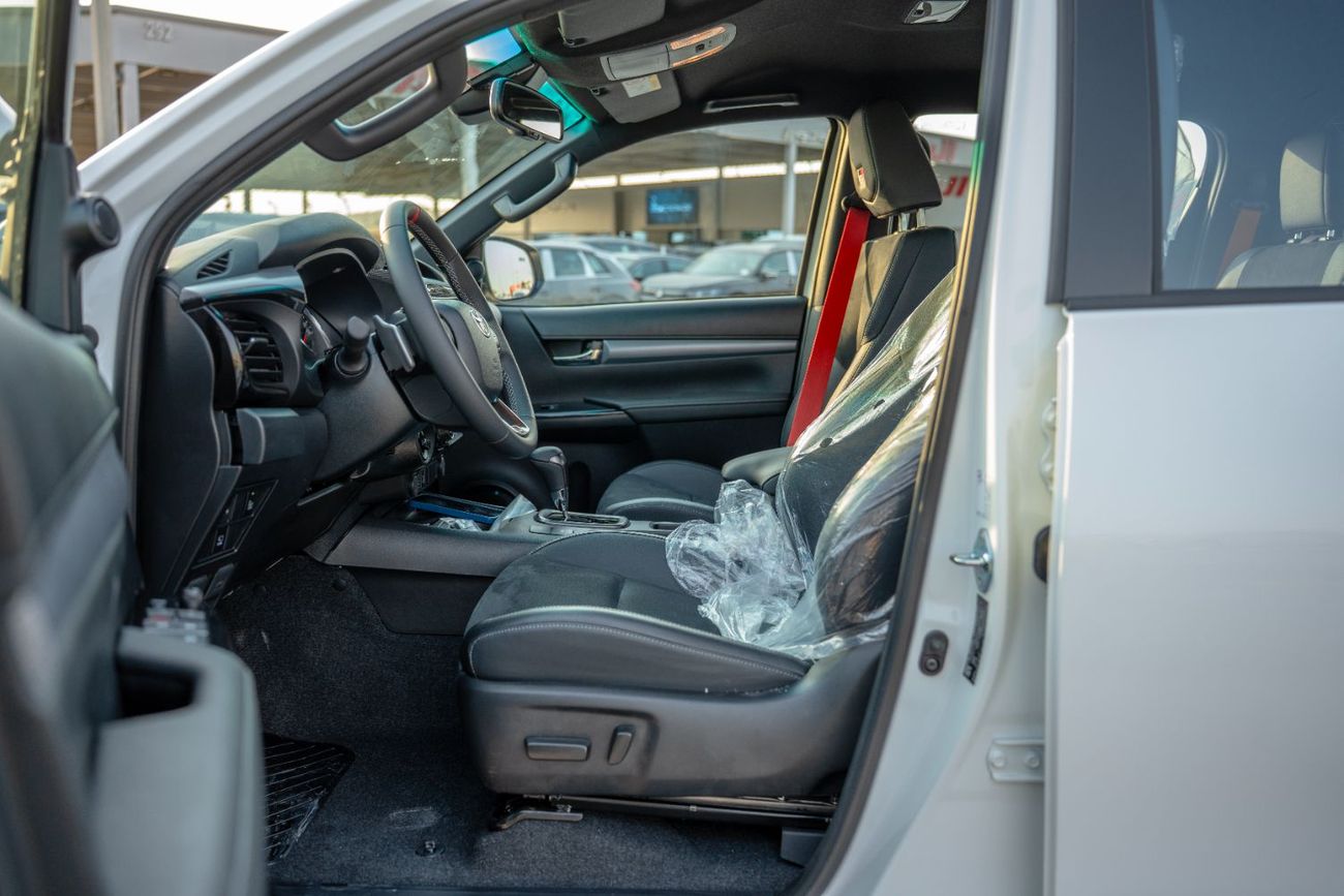تويوتا هيلوكس GR Sport 2.8L