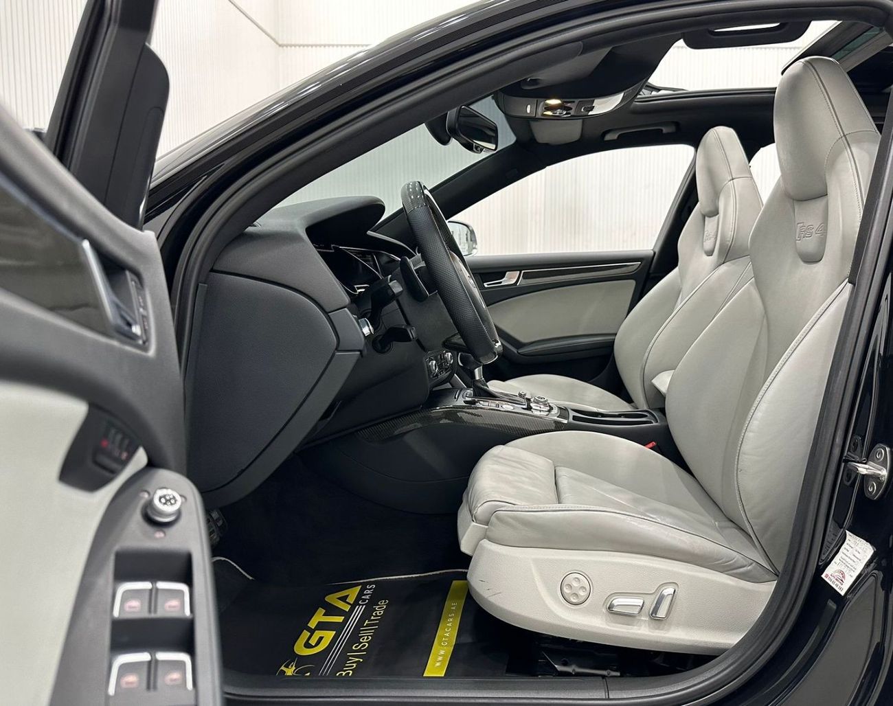 Audi RS4 2015 Audi RS4(Full Option), GCC