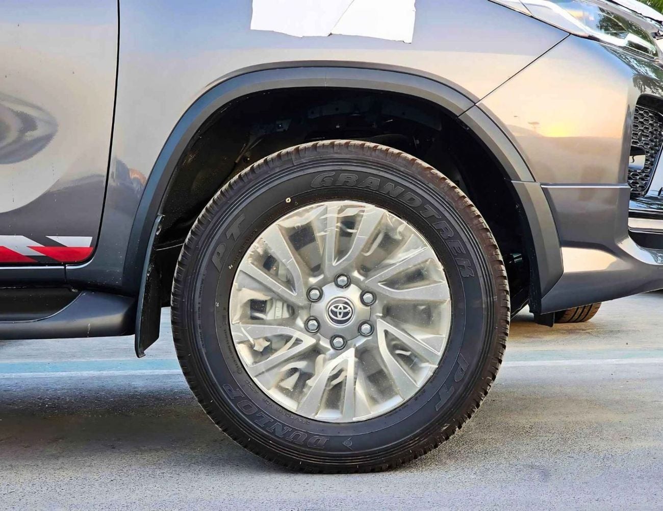 تويوتا فورتونر SR5 ADVENTURE / 4.0L V6 PETROL / CLIMATE WITH LEATHER SEATS / DIFFLOCK / AUTO A/C (CODE # F6HA)